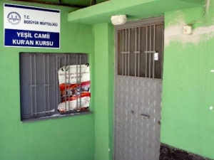Bir gecede 5 Kur'an kursu ve camiyi soydular
