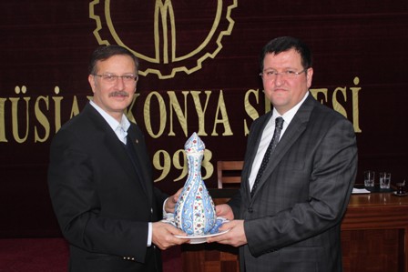Özel teşebbüslü binalar yıkıldı devletinkiler sağlam kaldı
