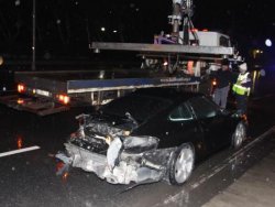 Yarış pilotu Yücel Özbek Porsche'sini dağıttı