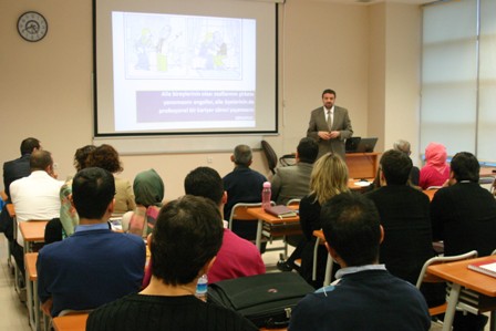 İş adamları öğrencilerle deneyimlerini paylaşıyor