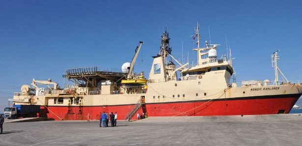 Dev gemi, Çanakkale Boğazı'nı kapattı