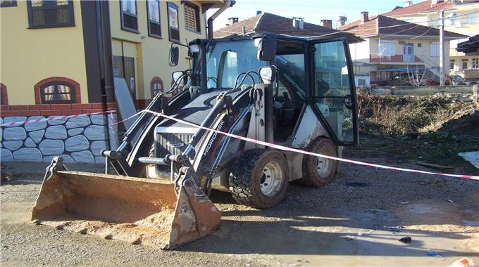 Kepçe içinde ısınmak isteyince öldü