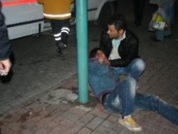 Nikahsız karısının boynunu falçatayla kesti