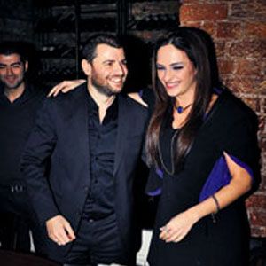 Nişanlıdan kitap gibi pasta