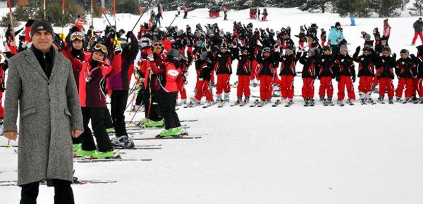 Belediye 360 öğrenciyle kayak kulübü