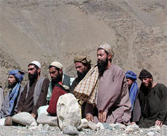 Afganistan'da 11 Taliban teslim oldu