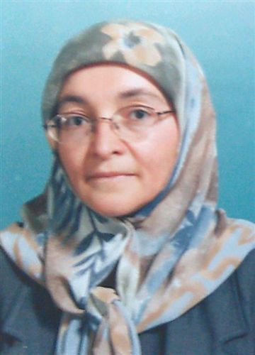 Annesini 60 yerinden bıçakladıktan sonra boğazını kesmiş