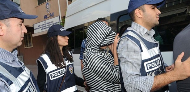 Otele fuhuş baskını: 11 gözaltı