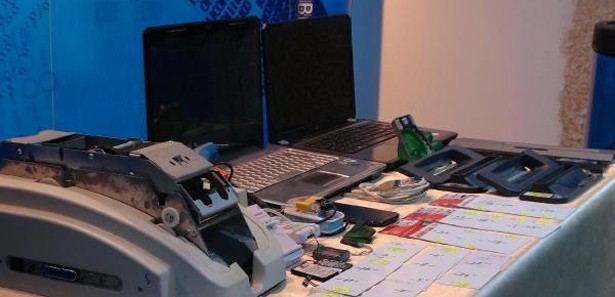 İkiz kartla 300 bin liralık vurgun