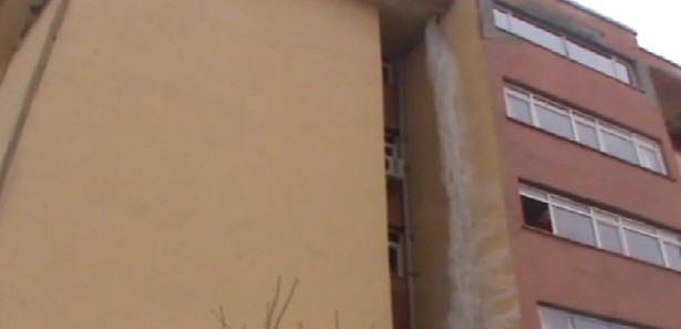 15 metrelik buz görenleri şaşırttı