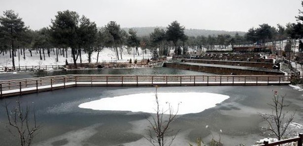 Gaziantep'te gölet soğuktan dondu