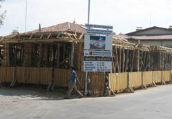 Belediye inşaatı tehlike saçıyor