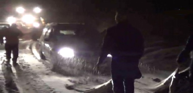 Karda mahsur kalan 2 hasta kurtarıldı