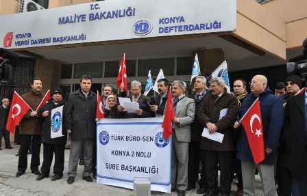 Türk Büro-Sen’liler maaş bordrosu yaktılar