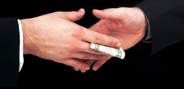 İçişleri bakanına rüşvetten 4 yıl hapis