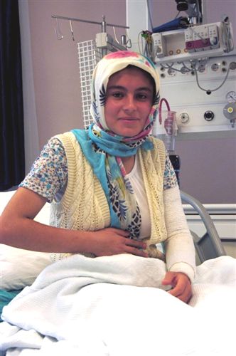 Kolonya ile sobayı tutuşturmaya çalışan hamile kadın, ölümden döndü