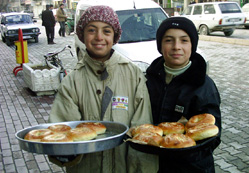 Bayramı çalışarak geçirdiler