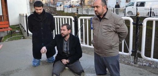 Cami imamından trafo protestosu!