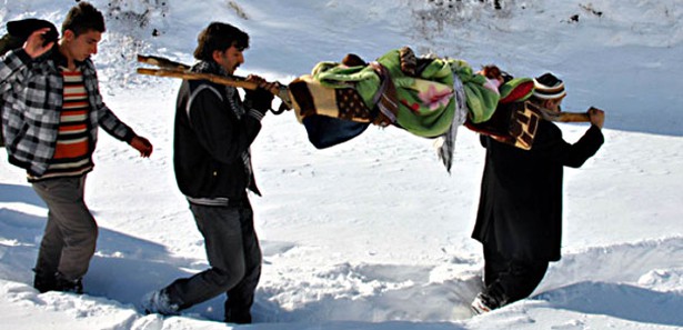 Tahta sedye üzerinde 18 kilometre gitti