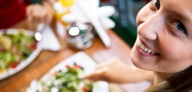 Öğlen yemekleri neden şişmanlatıyor?