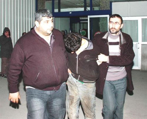 Cezaevi firarisi kaçarken polisi yaraladı