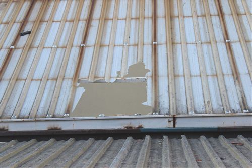 Çatıdan düşen işçi yaralandı