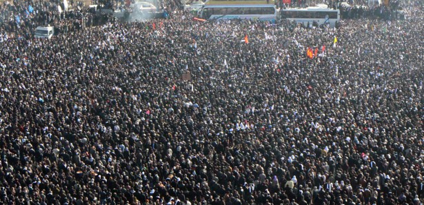 3 PKK'lı kadının cenazesine 200 bin kişi katıldı