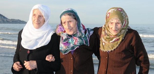 Üçüz nineler: Erdoğan'a dua ediyoruz