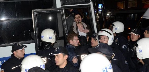 İzmir'deki gözaltılar içinde 2 de öğretmen var