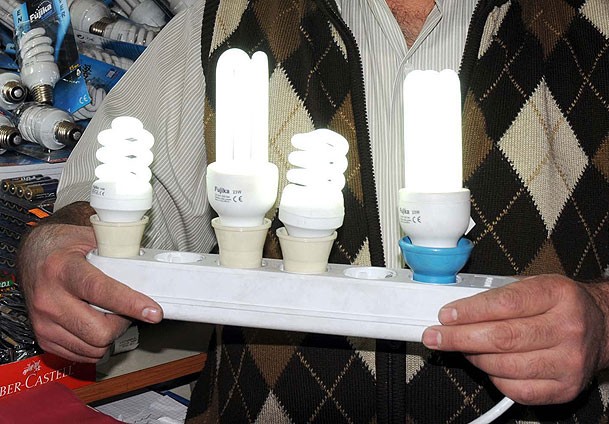 Devlet tasarruflu ampulleri bedava dağıtsın