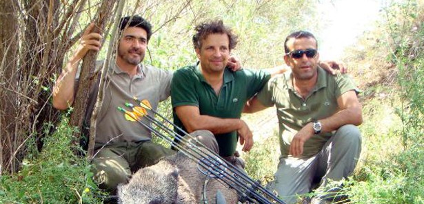 Okla üç yaban domuzu vurdu
