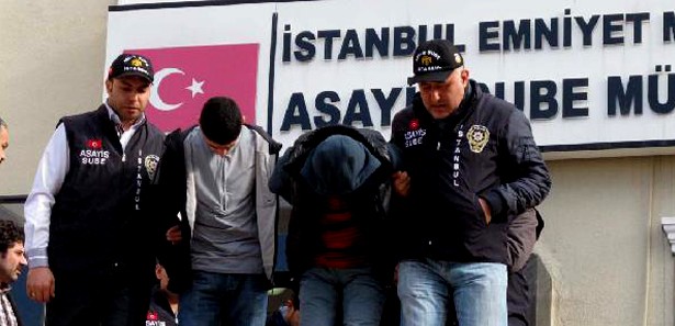 Otomobilden rastgele ateş açıldı: 1 ölü