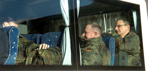 Alman askerleri Patriotlar için çalışıyor