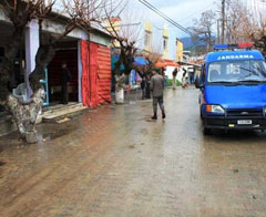 Bir gecede köyü soydular