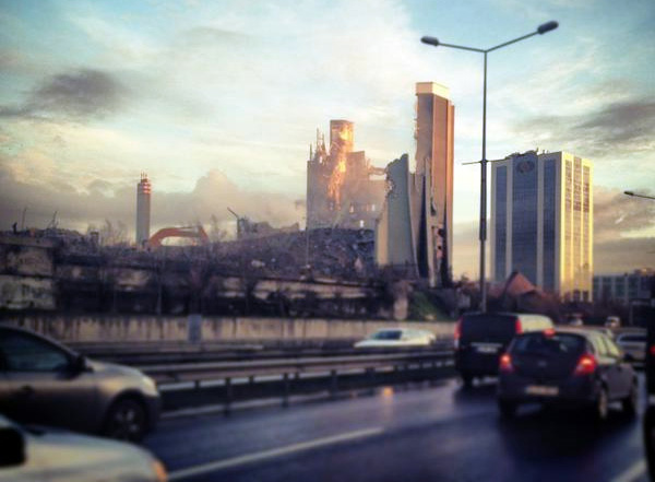 Hürriyet binası böyle yıkılıyor