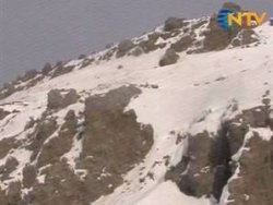 Otobüsün üstüne dağdan kaya düştü: 1 ölü