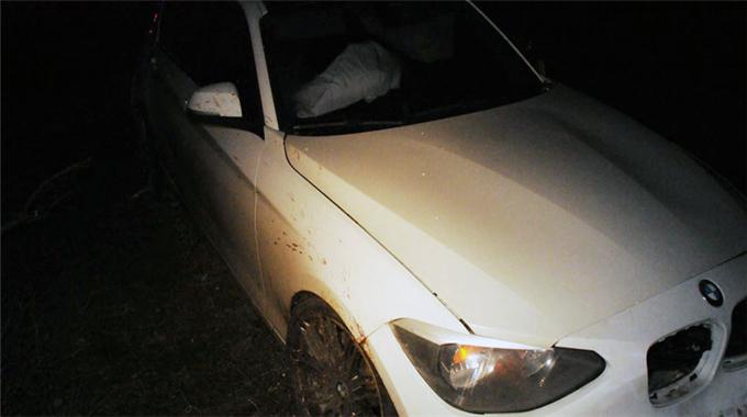 Çarptığı ineğe bakarken öldü