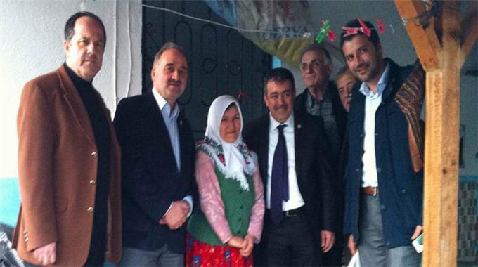 Ümmüye Teyze Ak Parti'li vekile kapılarını açtı