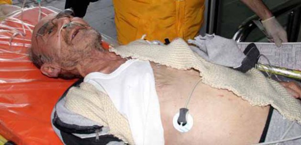 Kırk yıllık eşini 'dırdır' yüzünden bıçakladı