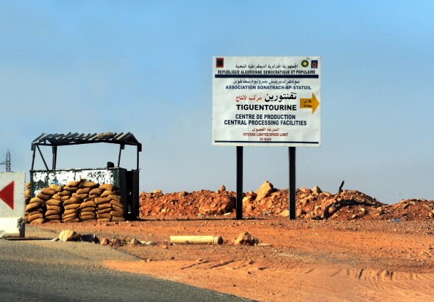 3 Türk vatandaşı Cezayir'den döndü