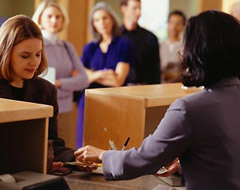 Bankalarda kadın çalışanlar erkekleri geçti