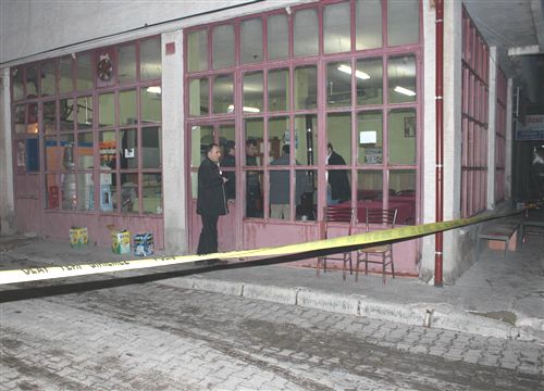 Kahvehanede silahlı kavga: 2 yaralı