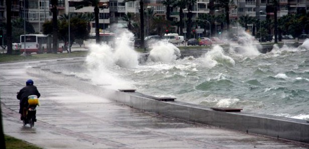 Marmaris'te fırtına ve şiddetli yağış