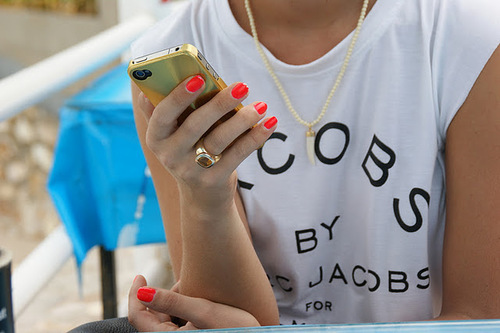 Kadınlar erkeklerden daha fazla telefonla konuşuyor