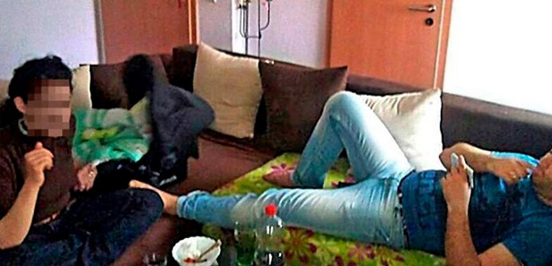 Anne karnındaki bebeğe bıçak!