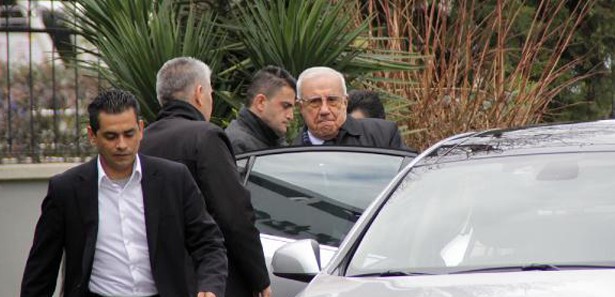 Karadayı 3'üncü imzasını attı