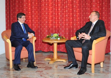 Dışişleri Bakanı Ahmet Davutoğlu, PKK'lı 3 kadının Paris'te öldürülmesiyle ilgili konuştu