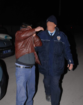 Yorganın içinden kaçak sigara çıktı