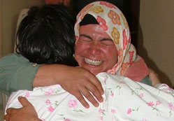 Kayıp kardeşini hastanede buldu
