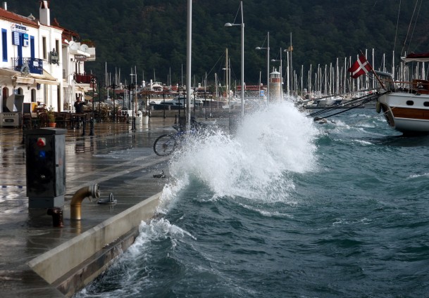 Kuzey Ege'de fırtına uyarısı